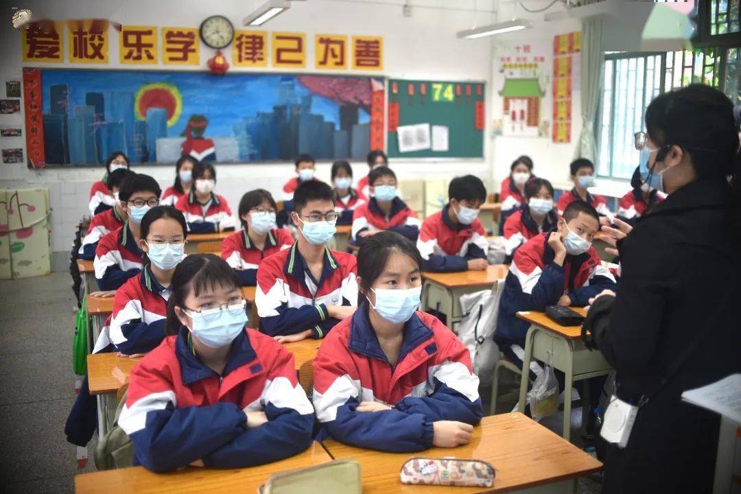 全力以复迎少年归广州中学生今天返校现场直击