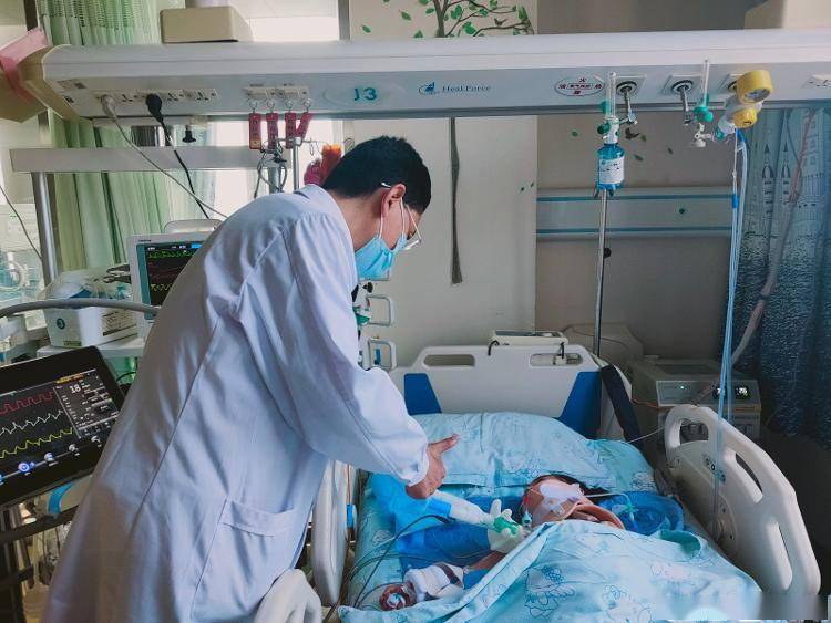 17楼意外坠落的济南4岁女孩康复出院_王若义_孩子_山大二院