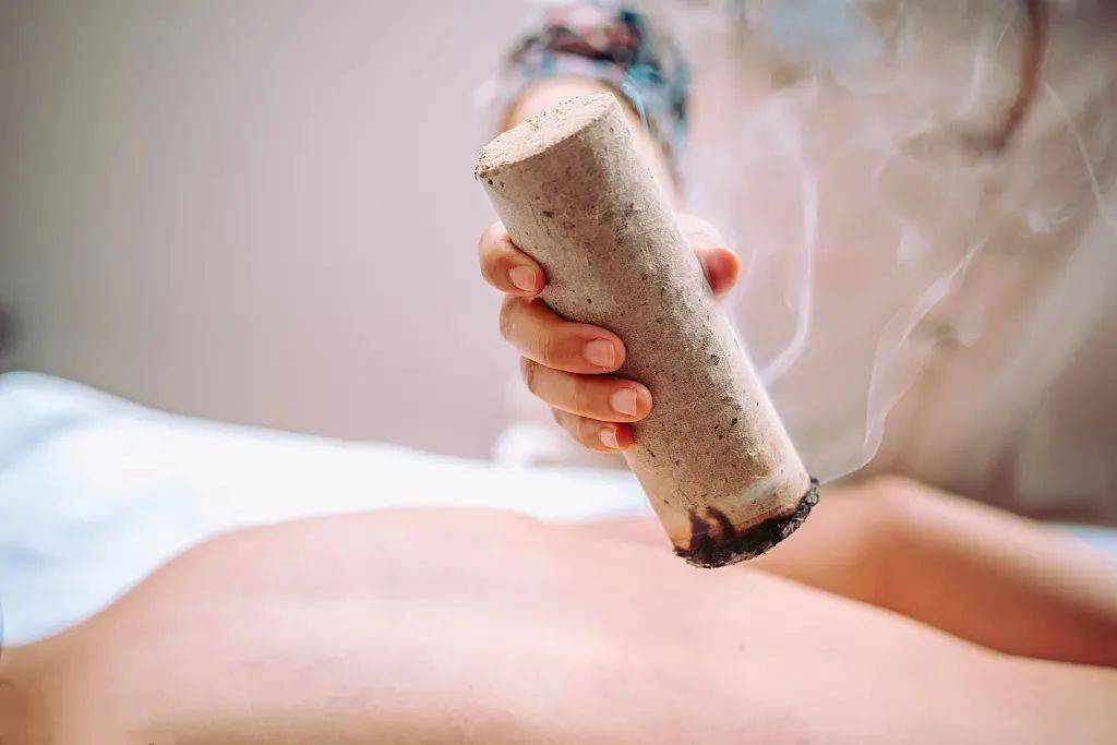 保健按摩拍拍屁股百病少生