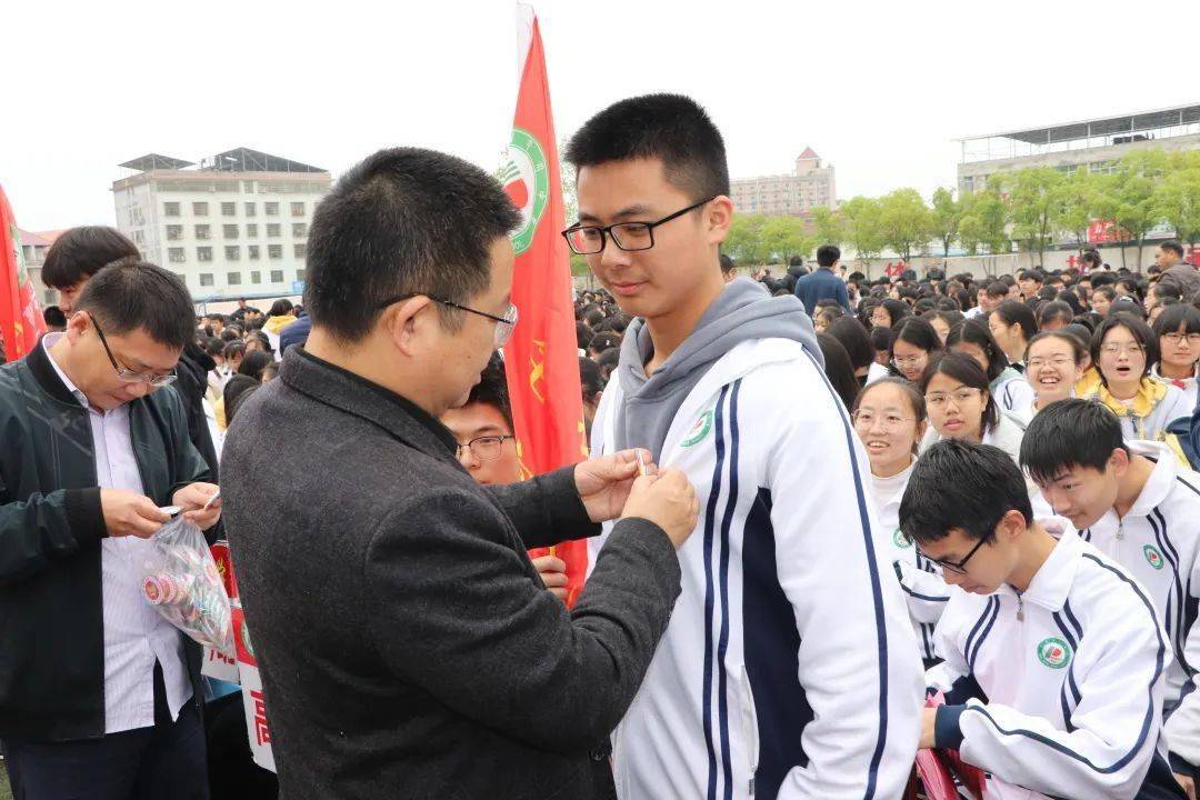 铭记成长历程奋战青春梦想兴国平川中学举行2022届高三学生成人礼暨
