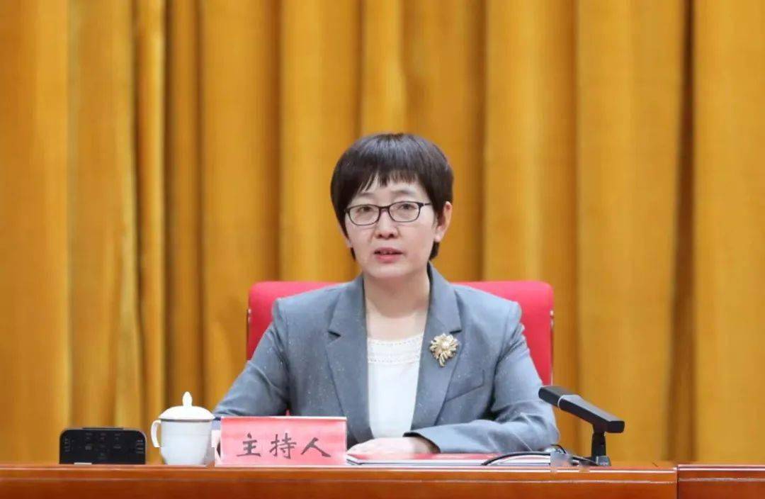 交流发言环节主持老师 赵建英end编辑:吴海战扫码关注我们勤勤恳恳