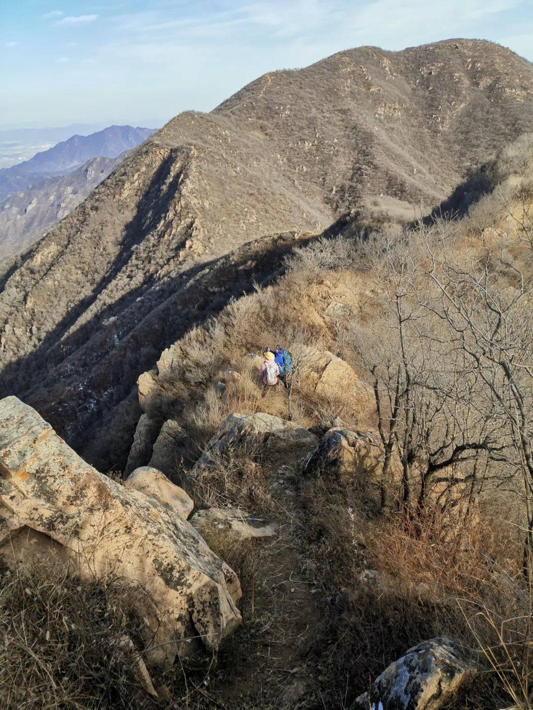 現任主持慧能法師生於臨白瀑寺最近的淤白村,幼年時與眾孩童不同,冥冥