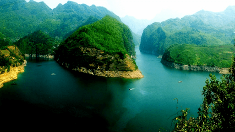 绿水环流图片