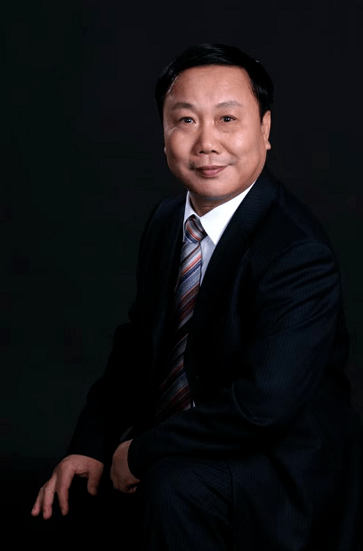 他是温州第一代鞋企老板,见证了温州制造鞋业的一路发展历程,他曾荣获