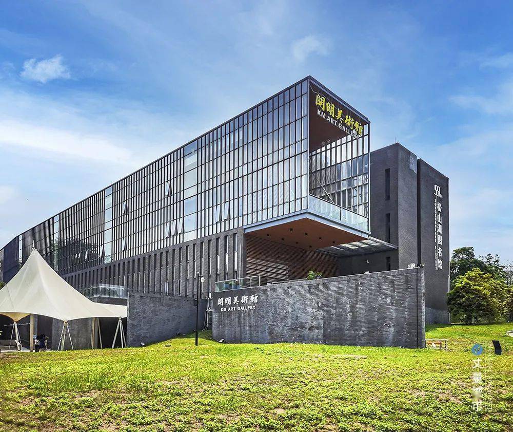 生活广场,南部滨湖区等也建成完工,望野博物馆,开明美术馆等相继落成