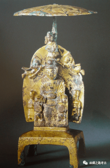 咸阳成任墓地出土东汉金铜佛像研究