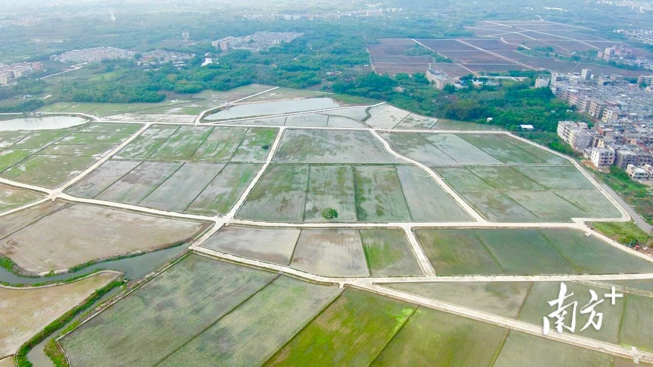 将有序推进水田垦造区进出道路建设和抗旱应急工程,依托垦造水田项目