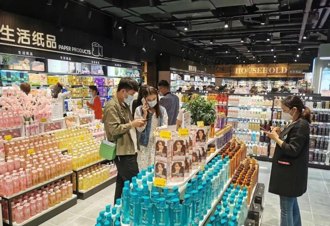 低调开业胖东来新店依然火爆老板亲自迎客网友老板堪称一线明星附现场