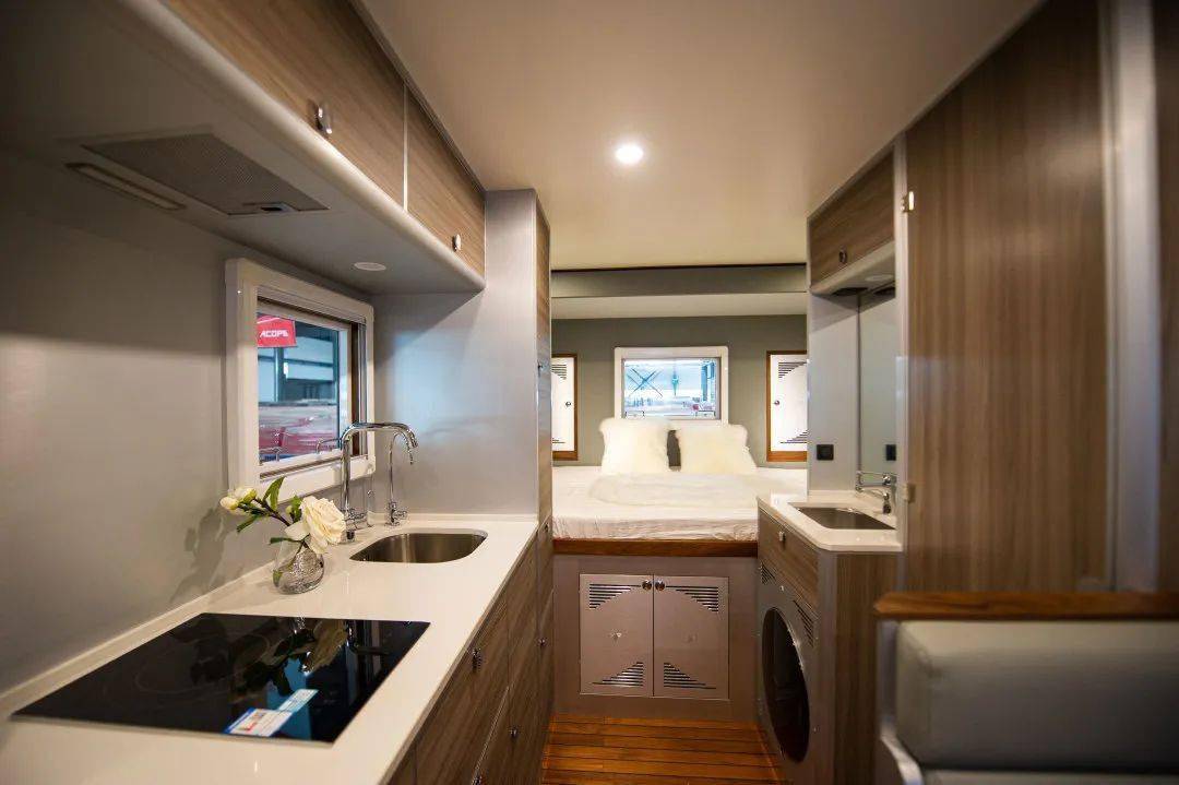 陆地新贵科摩多龙德国曼4x4越野房车强势来袭