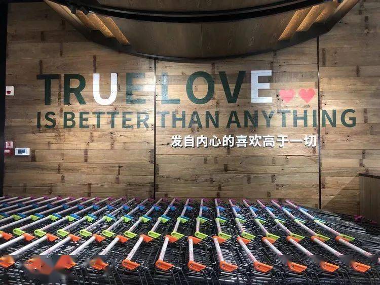 低调开业胖东来新店依然火爆老板亲自迎客网友老板堪称一线明星附现场