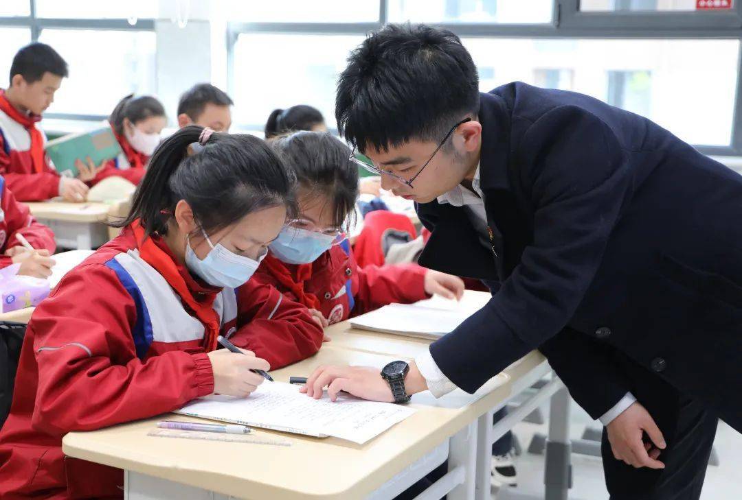 西安公辦西安國際港務區陸港初級中學教師招聘