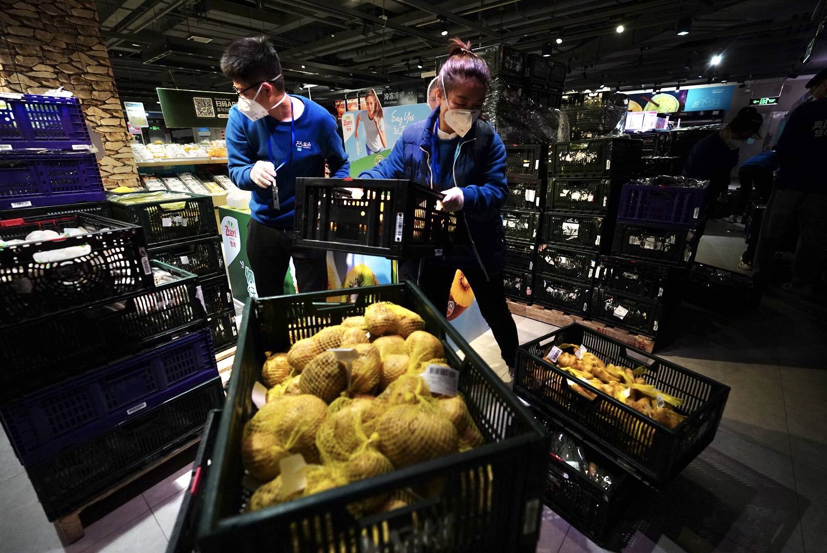 凌晨5点盒马鲜生店已备足果蔬肉蛋奶等