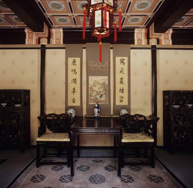 厅堂中的家具,早在宋代就有一定的陈设内容与格式,到明代后期逐渐形成