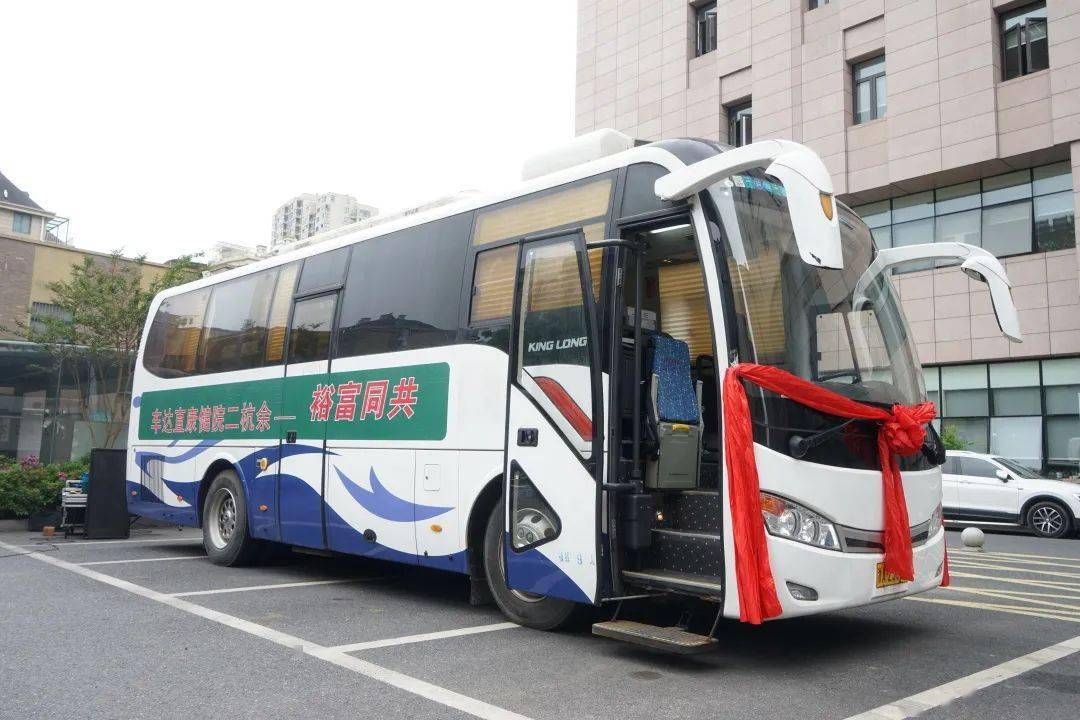 共同富裕61健康助力余杭区内首辆健康直达车入企开展职业病体检