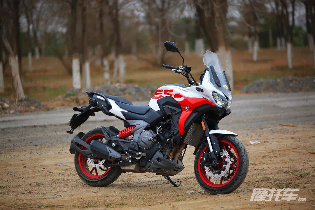 车评五年磨剑终出鞘赛科龙旗舰休旅rx6进步看得见