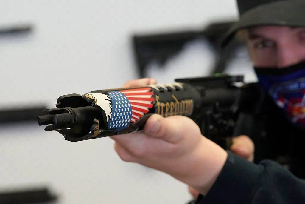 美媒：全美有4億支槍在平民手中 槍支暴力日益加劇