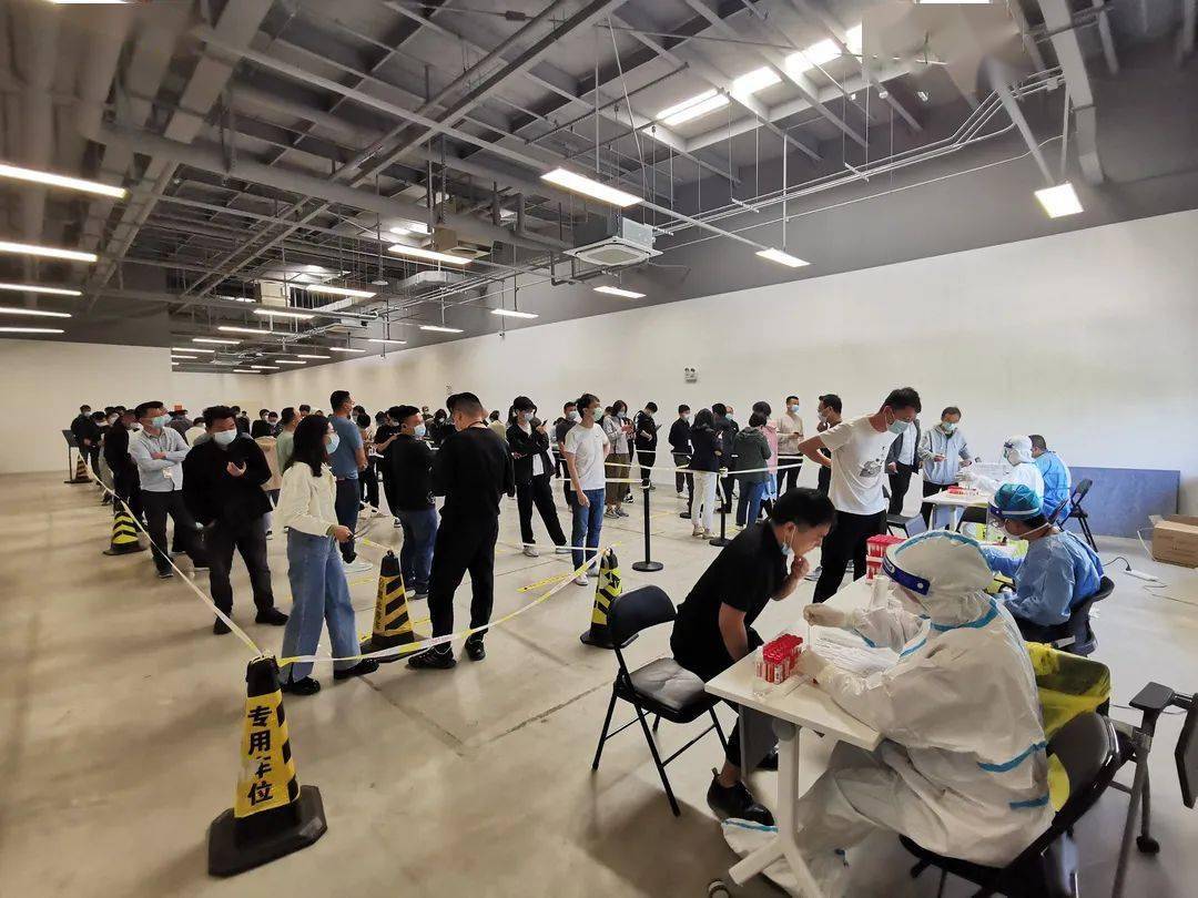 共筑疫情防线，区经信局迅速检查区内重点汽车企业核酸检测落实情况