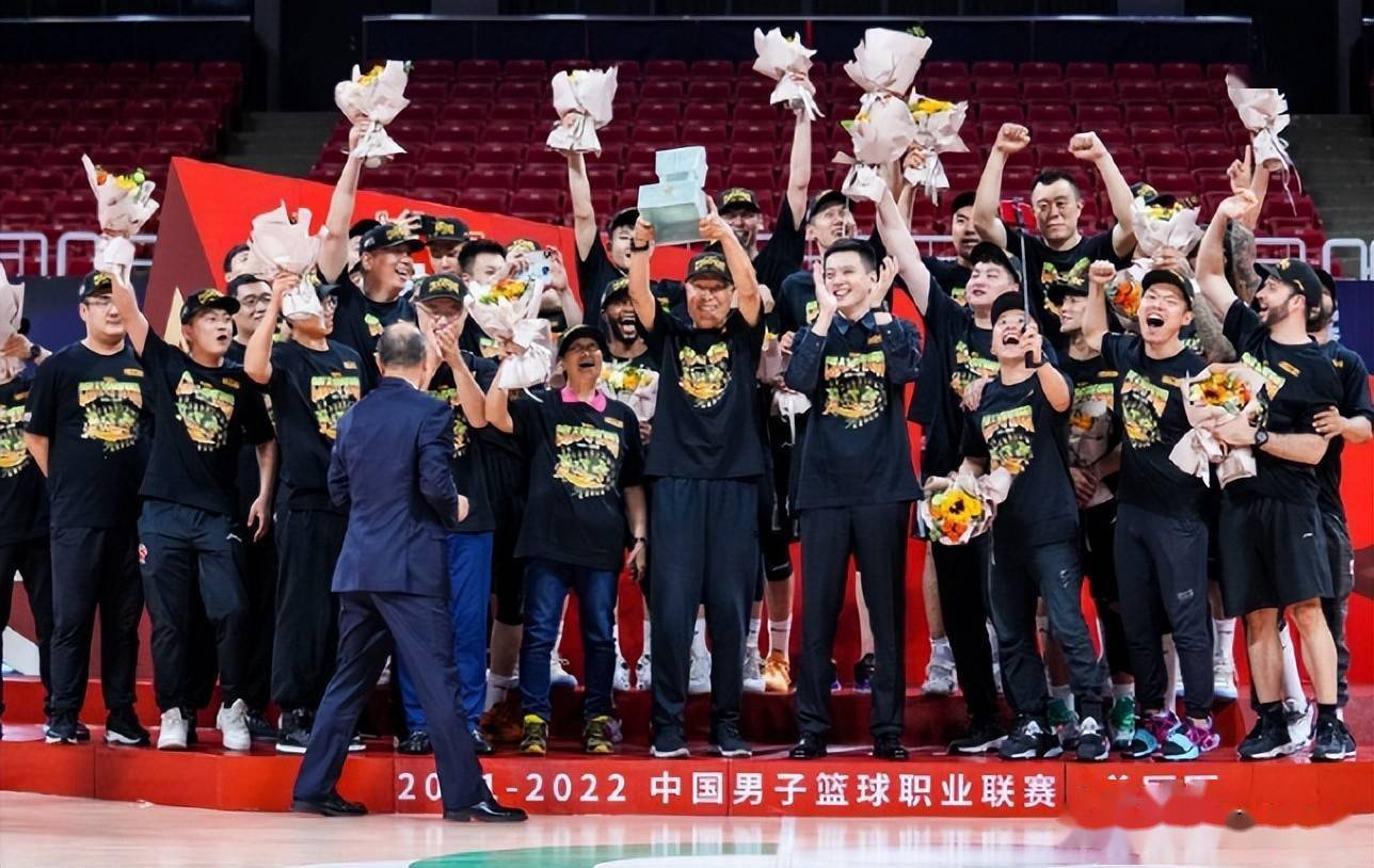 好消息辽篮高薪续约队中两大夺冠功臣下赛季球队卫冕有了保障