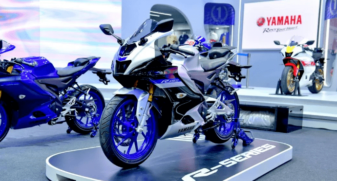 25500元的雅馬哈r15m性能跑車