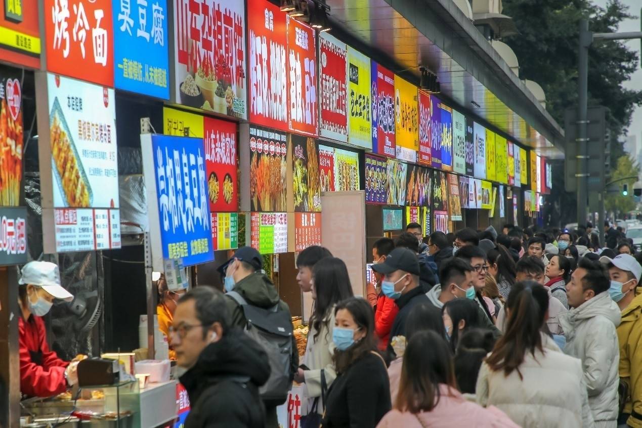 沸腾小镇(新都区)成都美食闻名世界,来到成都,一定要去玉林路上走一走