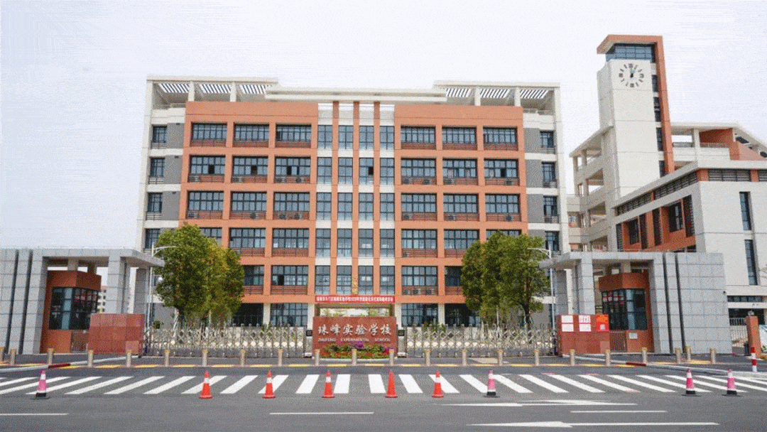 学校目前教职员工73人,其管理团队与核心骨干教师均来自珠海容闳学校