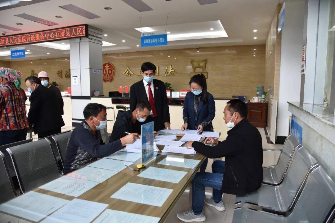 石屏法院助26名农民工快速讨薪32万_调解_案件_当事人