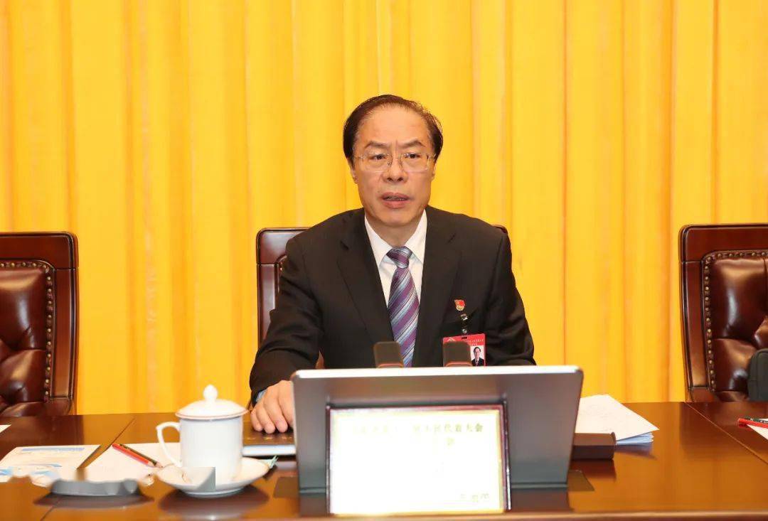 省十三届人大常委会第三十二次会议举行决定青海省第十三届人民代表