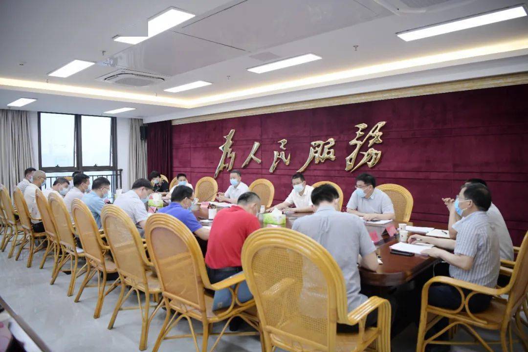 县委书记王春雷出席会议并作强调讲话,县长庄稼祥作部署,副县长雷小全