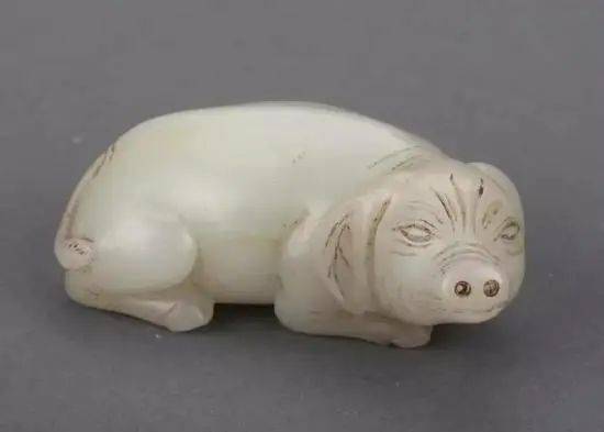 成交价:920,400 港元 (含佣金)汉 玉猪 (一对)