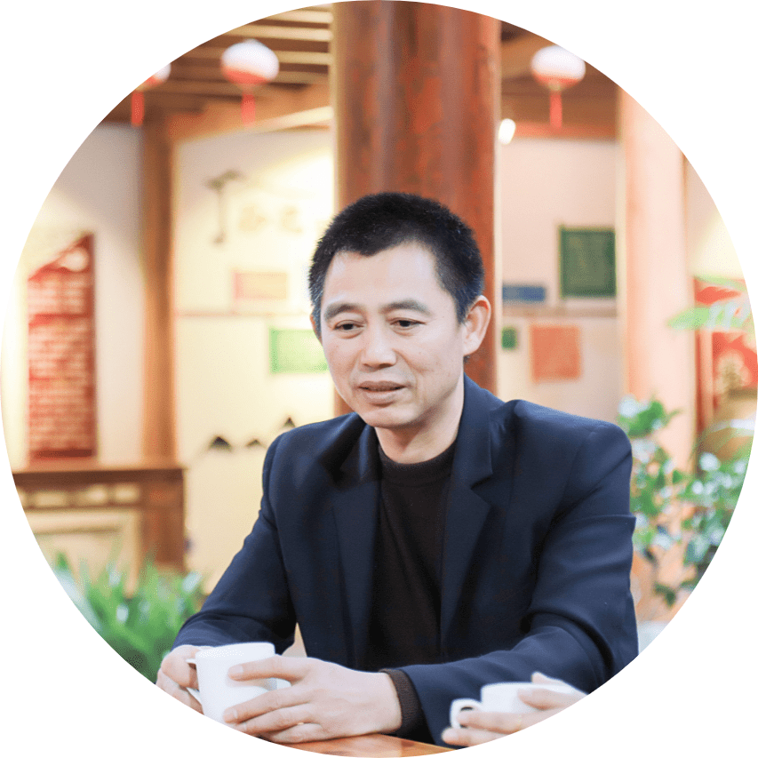 劳模风采卢桂平莫道村官诸事难为民敢渡浪中船