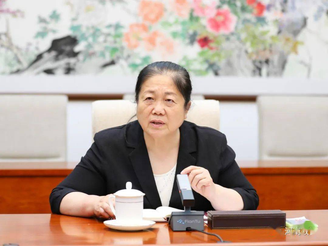 周春艳到省政协办公厅研究室调研指导工作