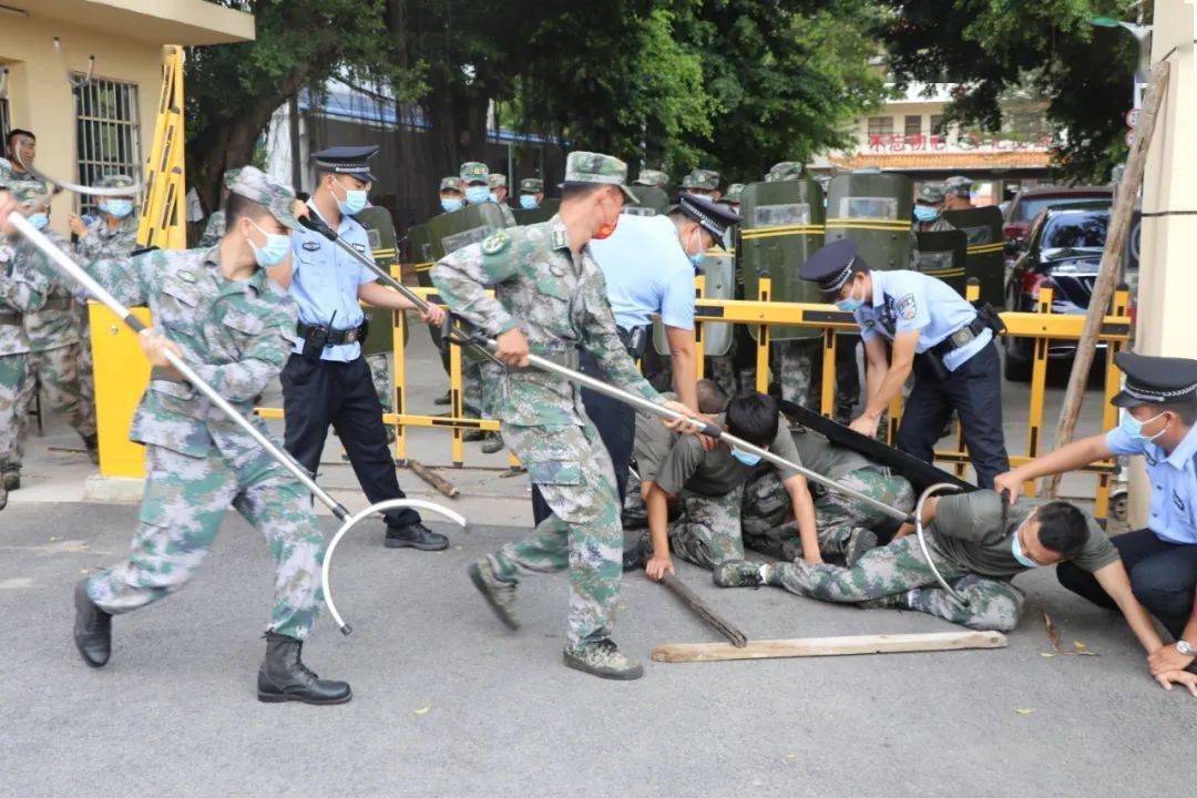 五一将至海南多个市县组织民兵开展应急处突演练