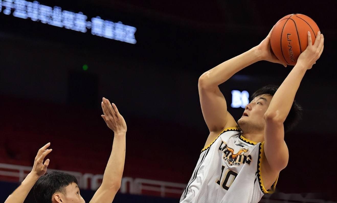 正式签约丛明晨拿到新合同留在辽宁男篮感谢杨鸣重点培养