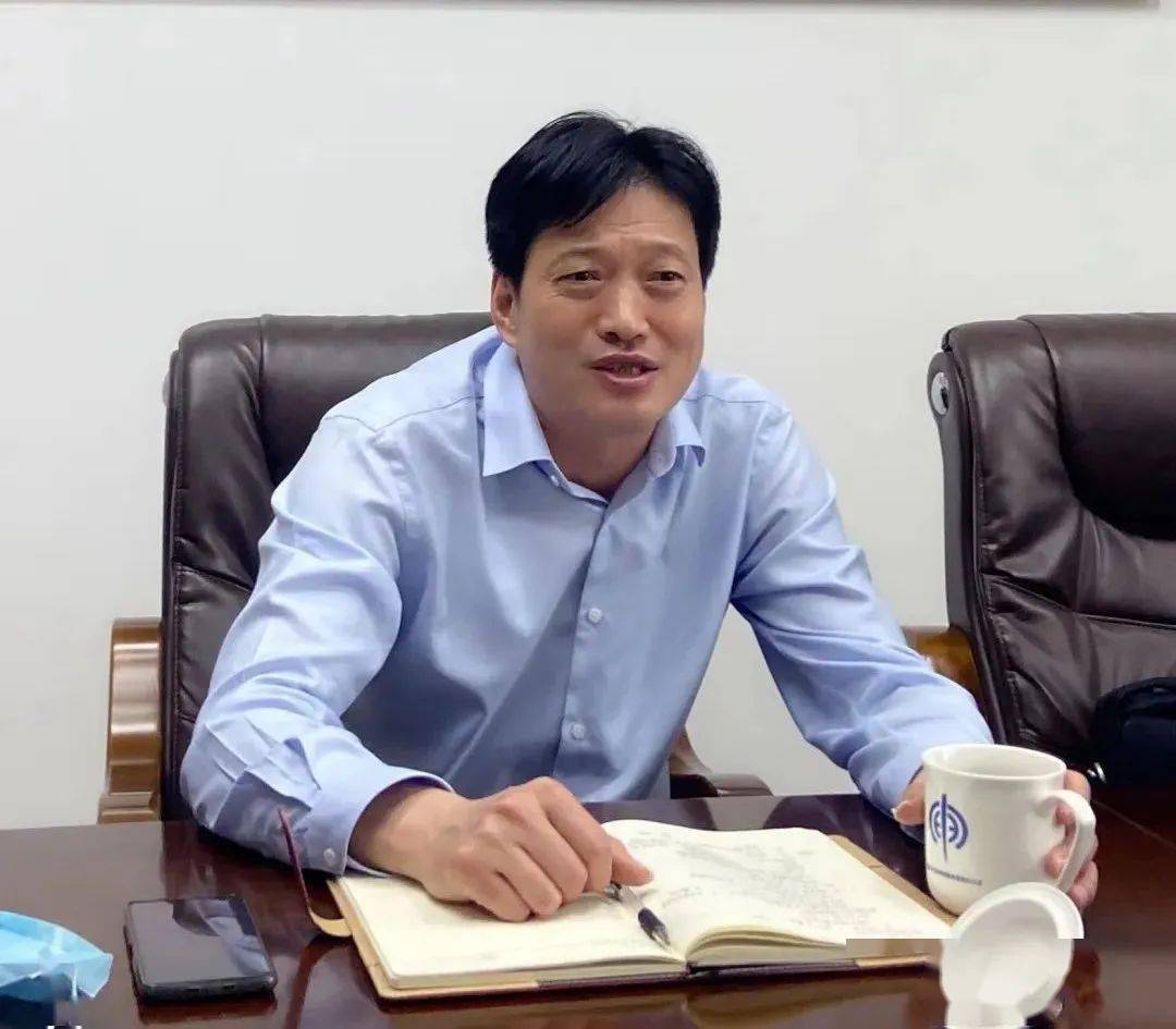 在洋安养老服务中心,刘国金对中心的居家养老服务大数据监控平台给予