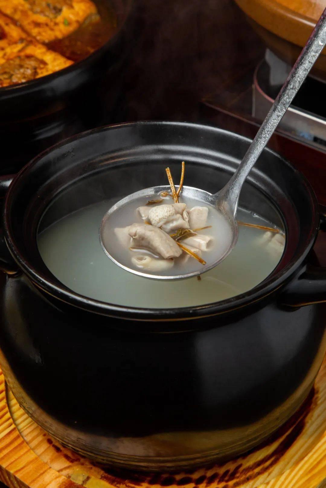 最近福州的气温逐渐升高,点上一份降火去燥的香草小肠汤再合适不过了!