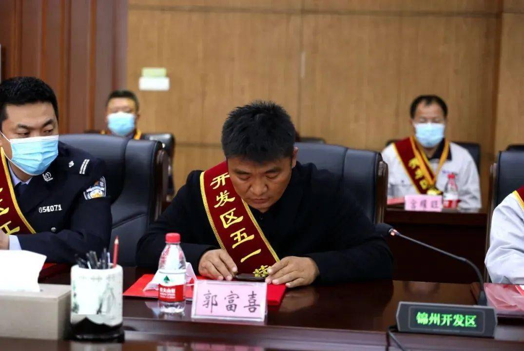 座谈会上,锦州三丰科技有限公司总经理赵宏洋,锦州韩华电装有限公司