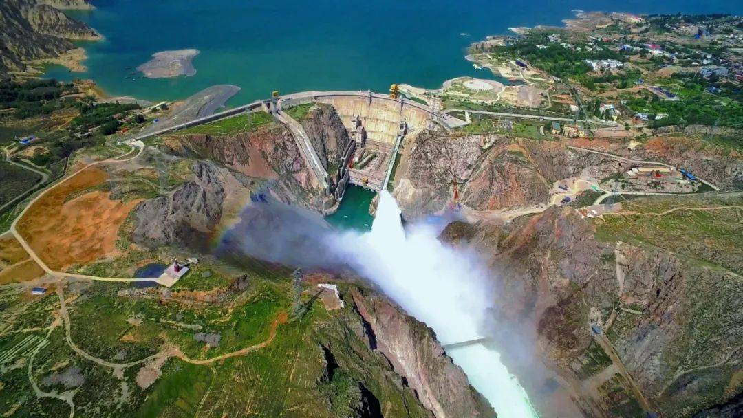 精品两日一夜游:出发 → 贵德各景区(宿贵德) 贵德 → 龙羊峡景区(93