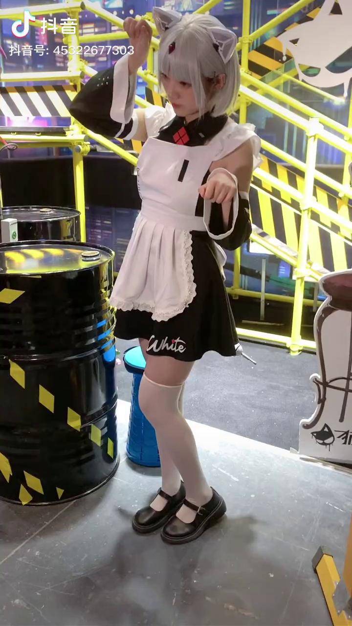 白丝yyds二次元少女 cosplay 带着抖音逛漫展 上海bw 萝莉