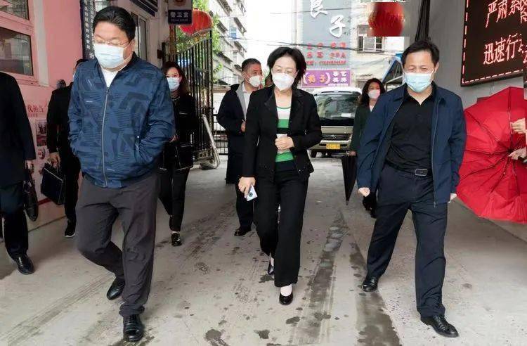 4月28日上午,市教工委书记,市教育局党组书记,局长张荷红到丛台区调研