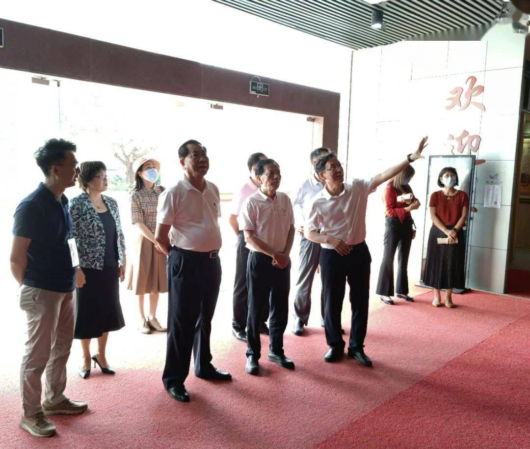 常委会党组书记,副主任吴智华,原湛江市人大副主任,党组成员李昌梧