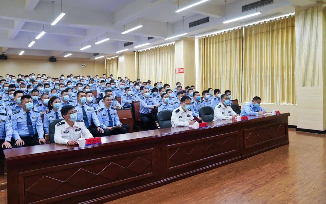 南平市公安局举办致敬藏蓝青春激扬奋进力量青年民警故事分享活动