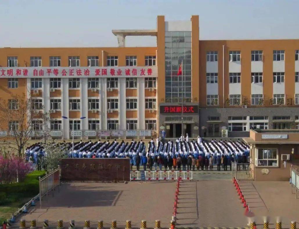 更有杨村六小,七小,十小以及杨村三中等众多学府环伺,不仅让孩子上学