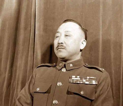 蒋介石"五虎上将,打仗一个比一个孬,书法却一个比一个好_刘峙_卫立煌