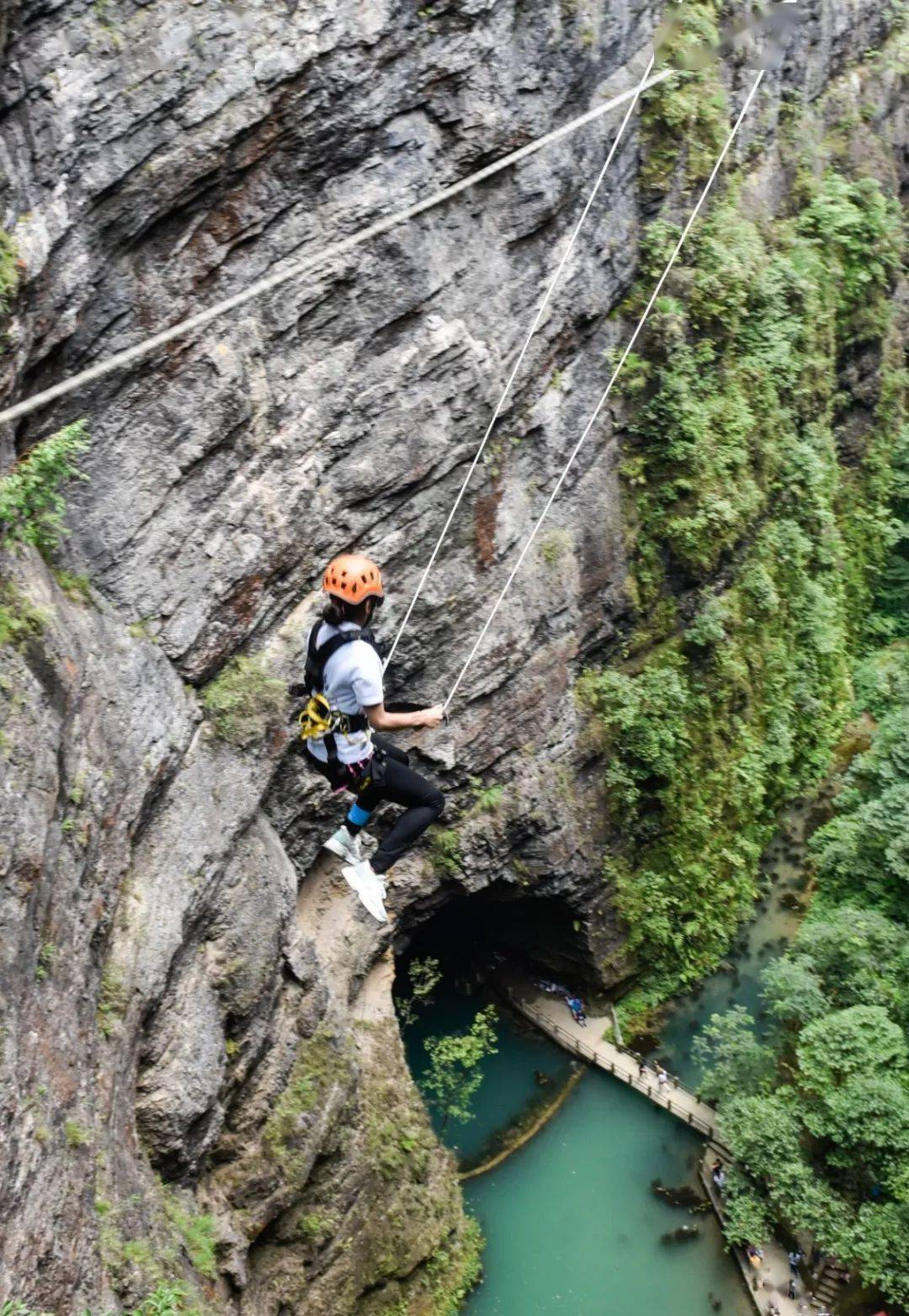 这个五一来开阳猴耳天坑景区打卡体验极限酷玩之旅