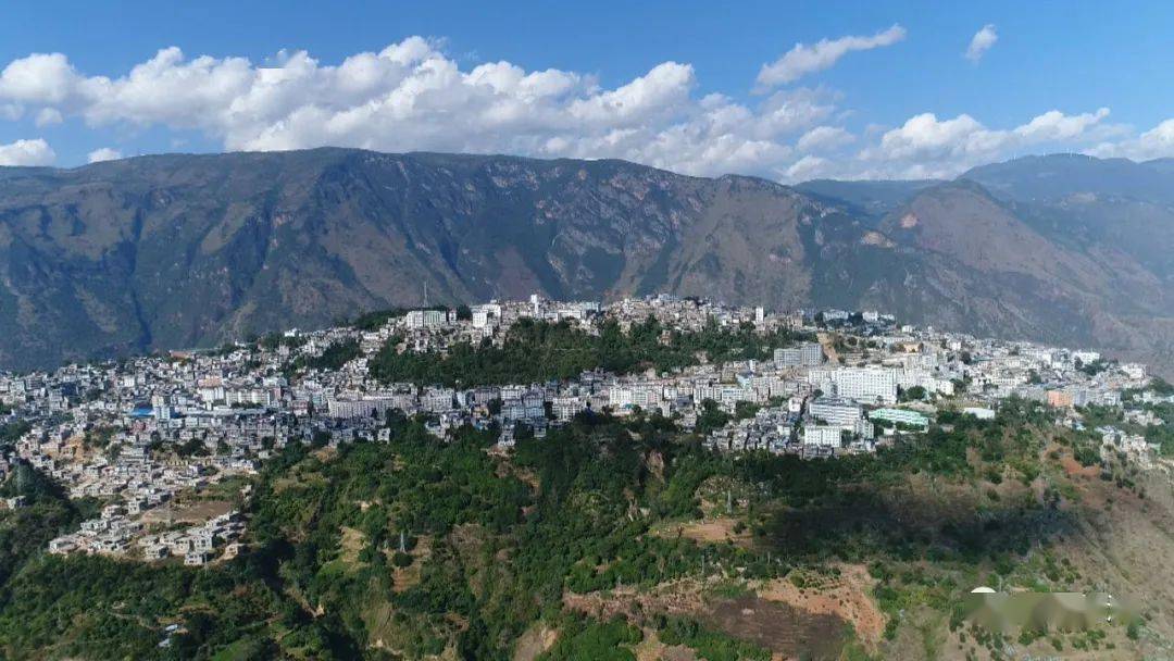 "五一"小长假:一起"云"游迤萨古镇_建筑_红河县_东门