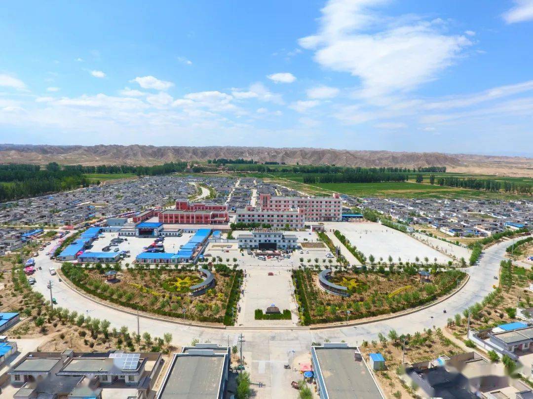 确定了以日光温室为主导的产业发展思路,建成了北湾镇富坪村农业产业