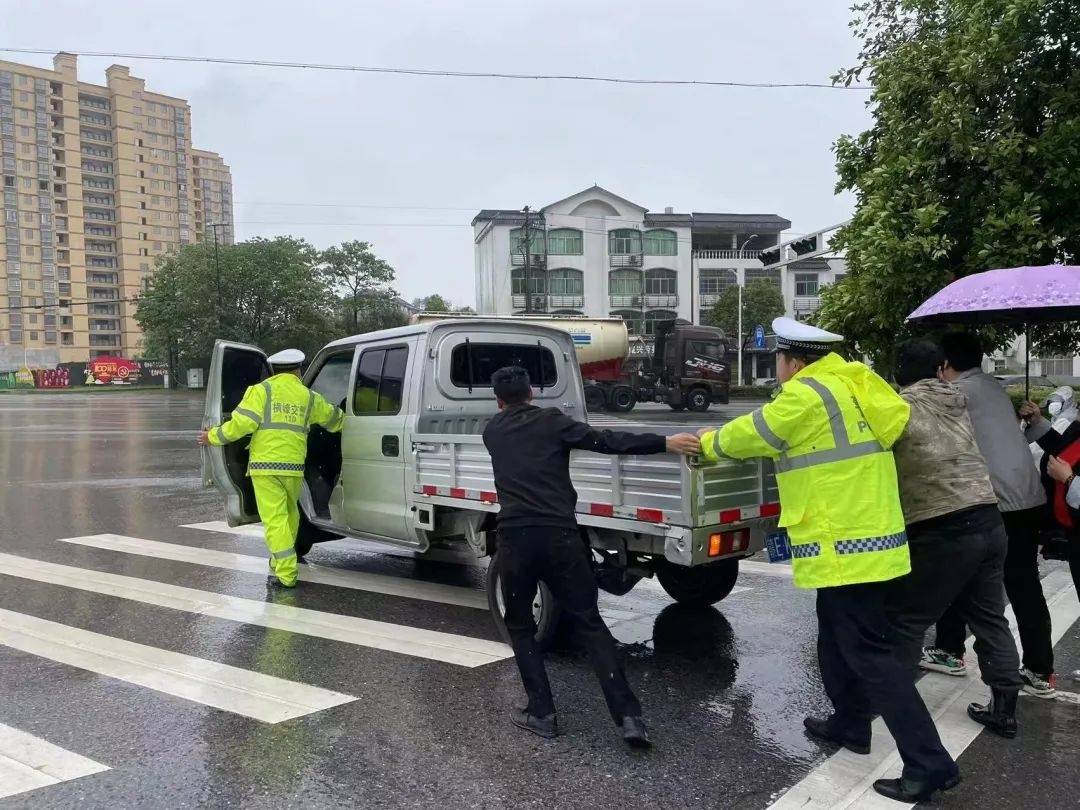 五一劳动节向每一位坚守岗位的人民警察致敬