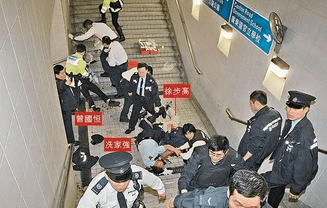 真实案件香港魔警杀警察夺警枪抢劫银行6年犯下3起大案