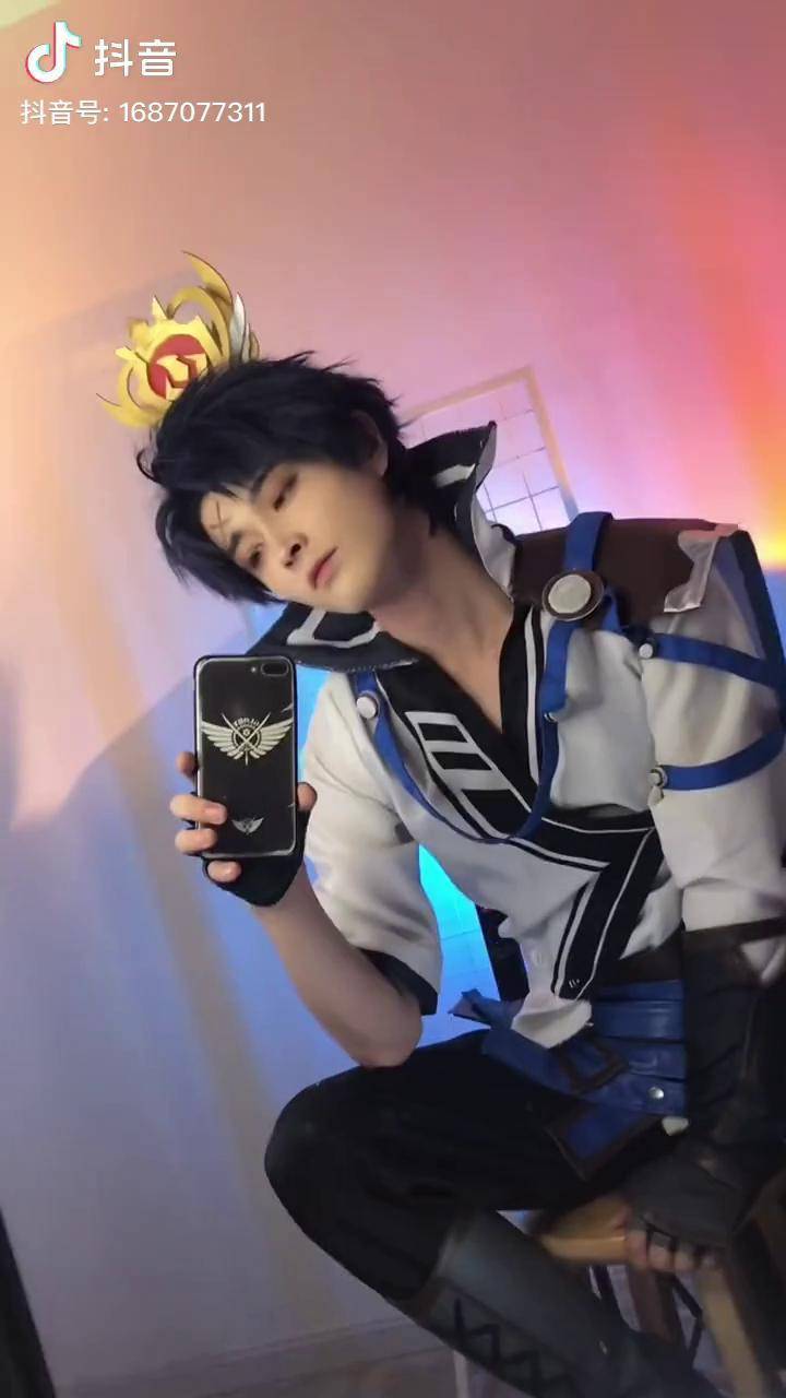 动漫进阶创作营cos东方曜听你的你不在的时候我会把国标藏起来的