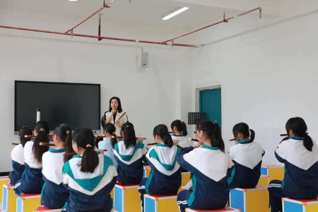 这是大龙开发区大龙第二中学(龙江中学)时超老师任教以来感到最高兴